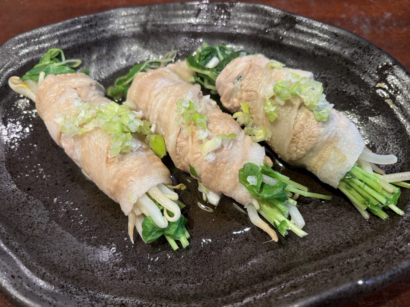 新もやしと豆苗の豚巻蒸し
